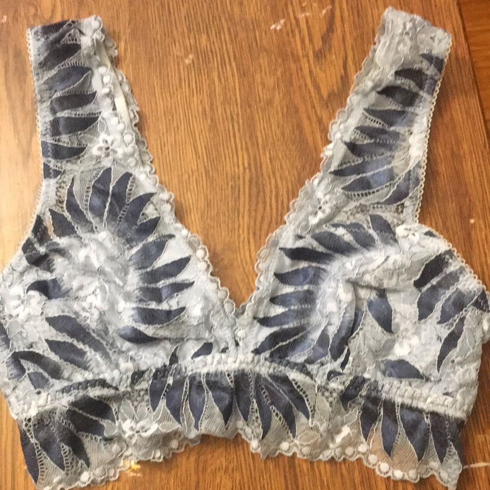 Nwot Bralette Bundle, Two Size S One Size Xs - image 6